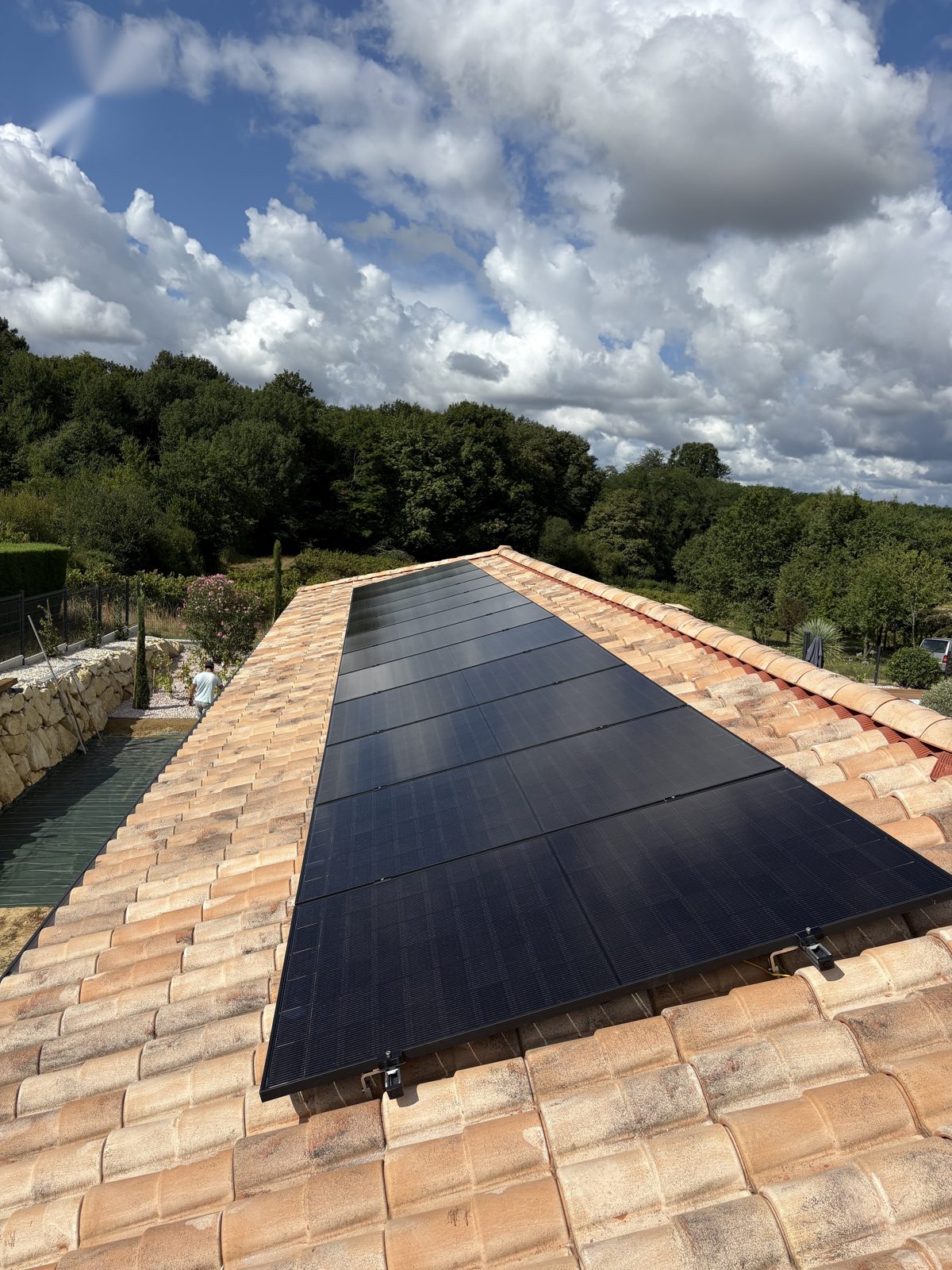 Panneaux photovoltaïques en surimposition sur toiture tuiles