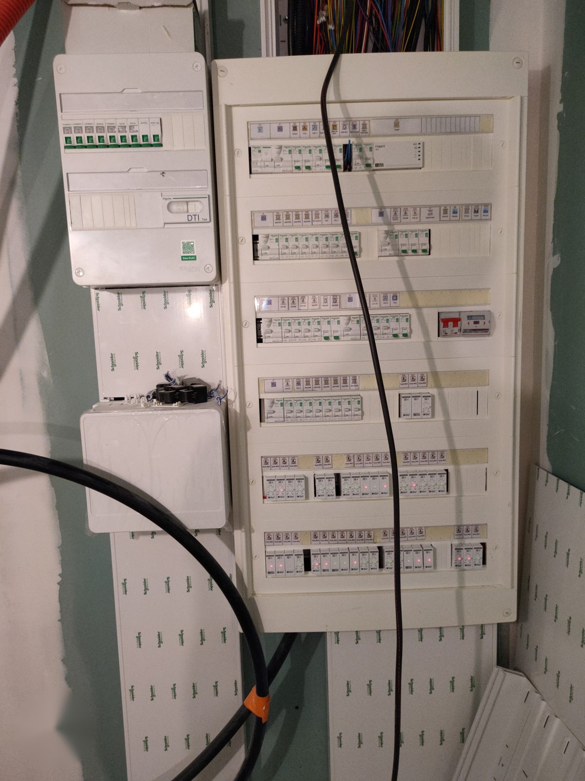 Tableau Schneider et coffret de communication sur installation neuve